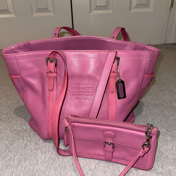 Vintage Coach Tote Bag and Matching Wristlet - Picture 2 of 7